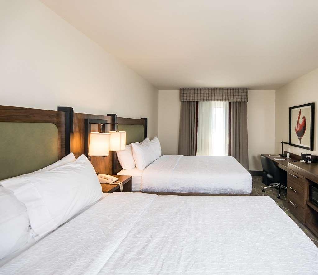 Hampton Inn & Suites Dobson Room photo